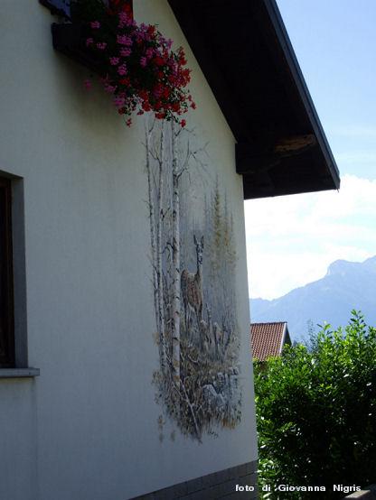tipico dipinto su una casa di Lauco.JPG
